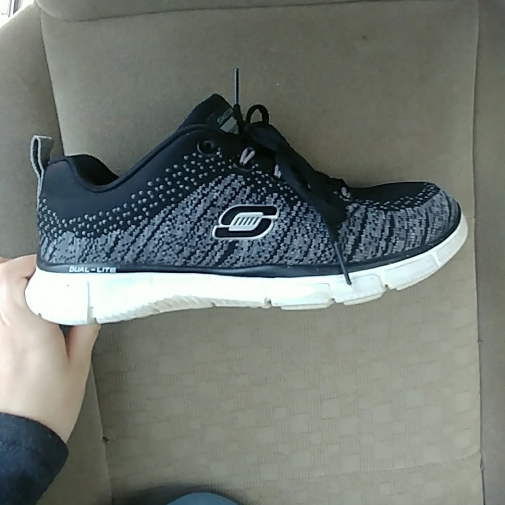 Sketchers black
